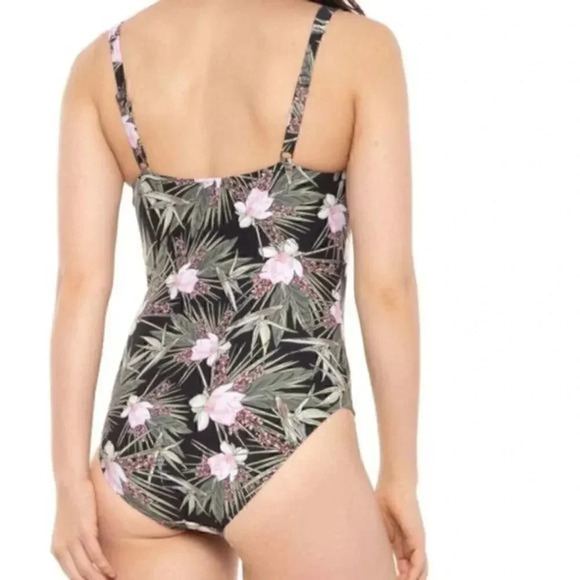 Nip Tuck size 6 one piece swimsuit - Picture 2 of 9
